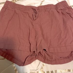 beige baggy shorts